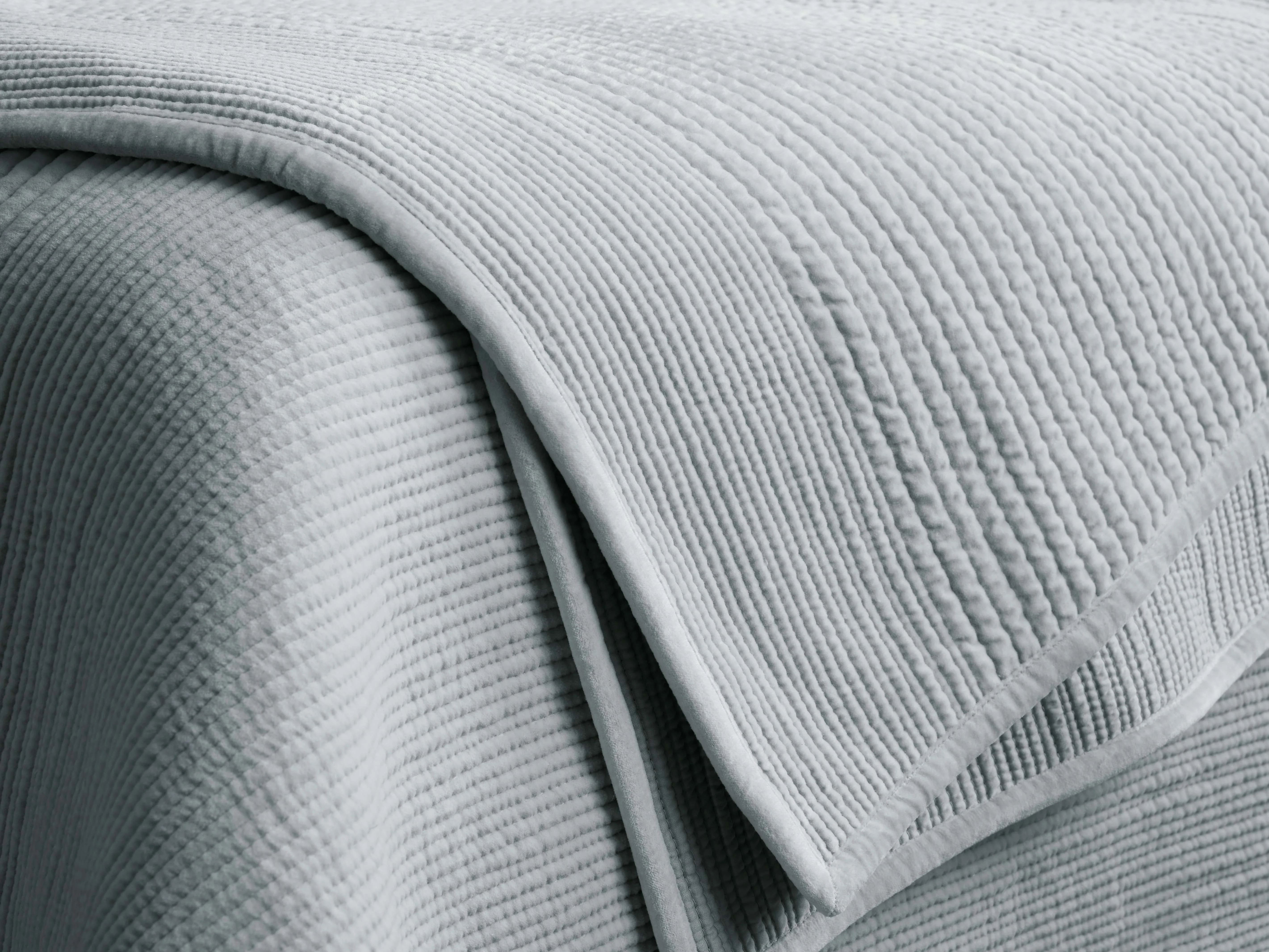 Daria Velvet Quilt in Sky