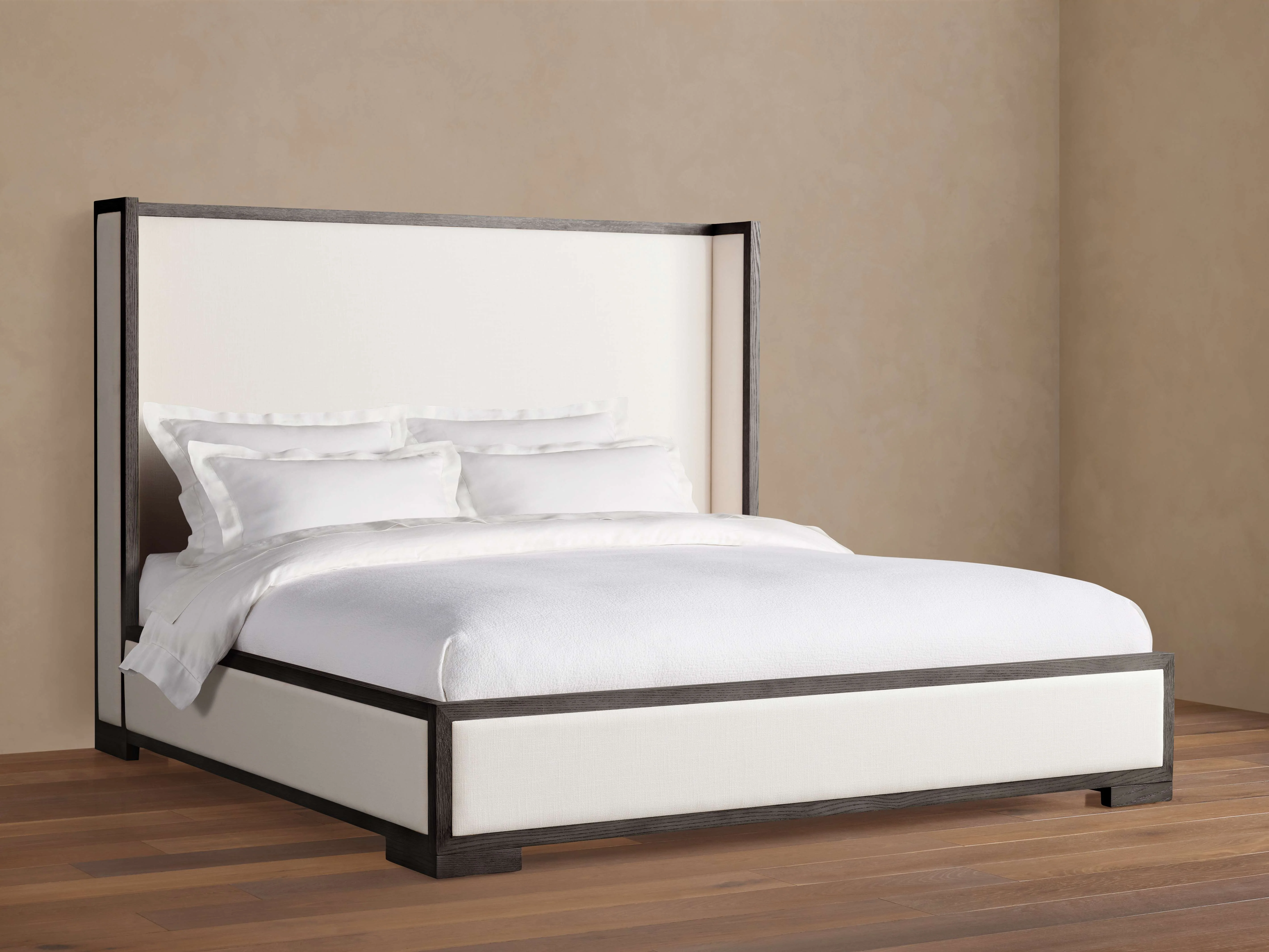 Darien Shelter Bed in Izzy Snow