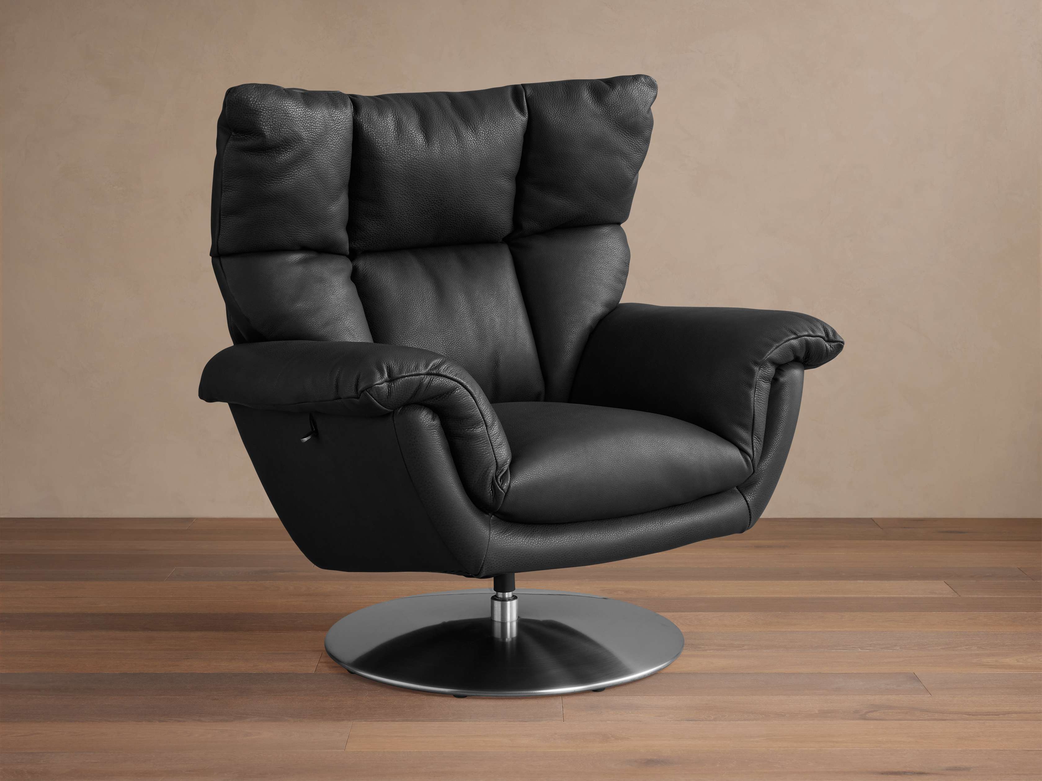 Deacon Leather Swivel Recliner in Lanie Onyx