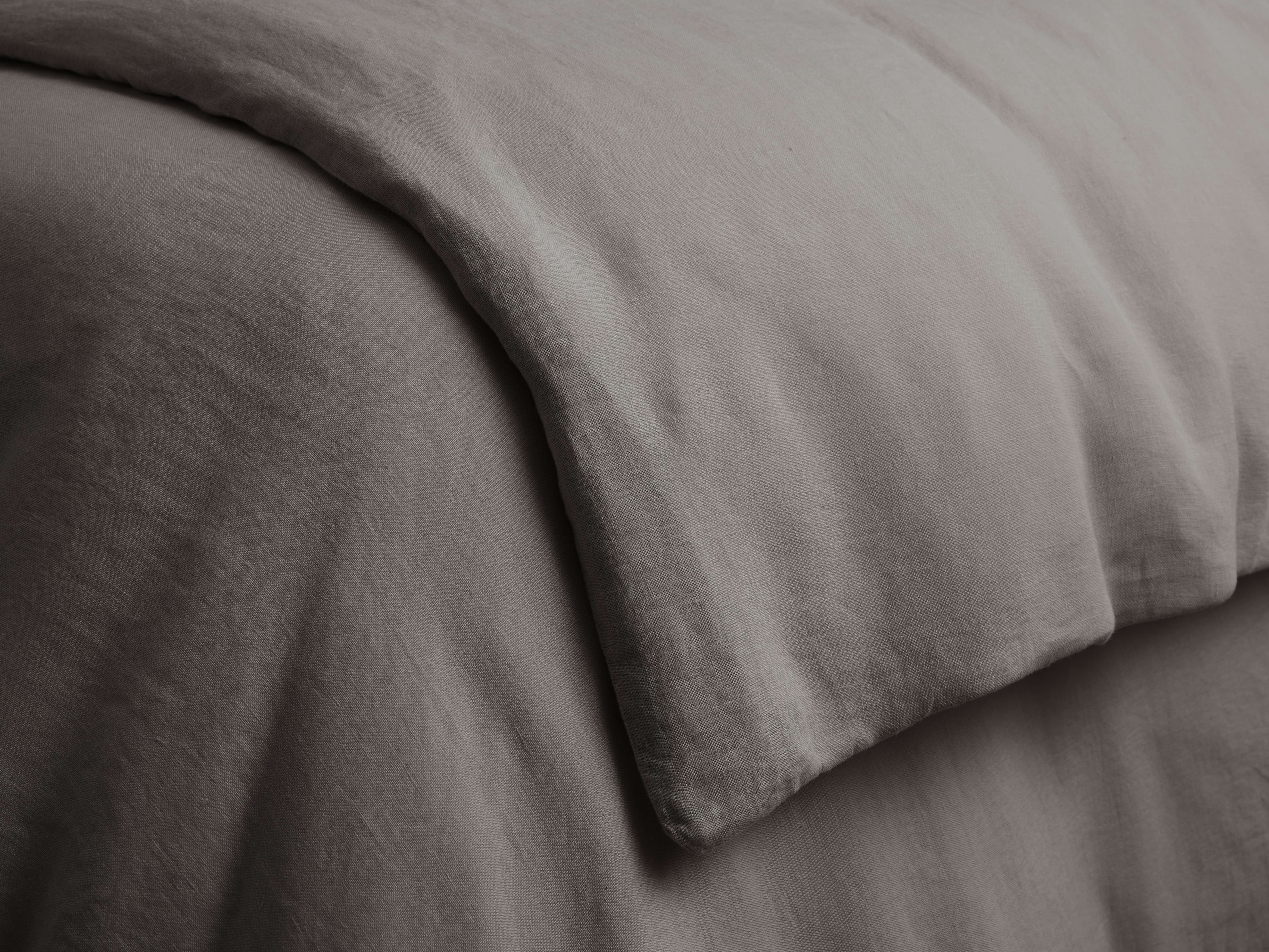 Italian Garment-Dyed Linen Duvet in Mink
