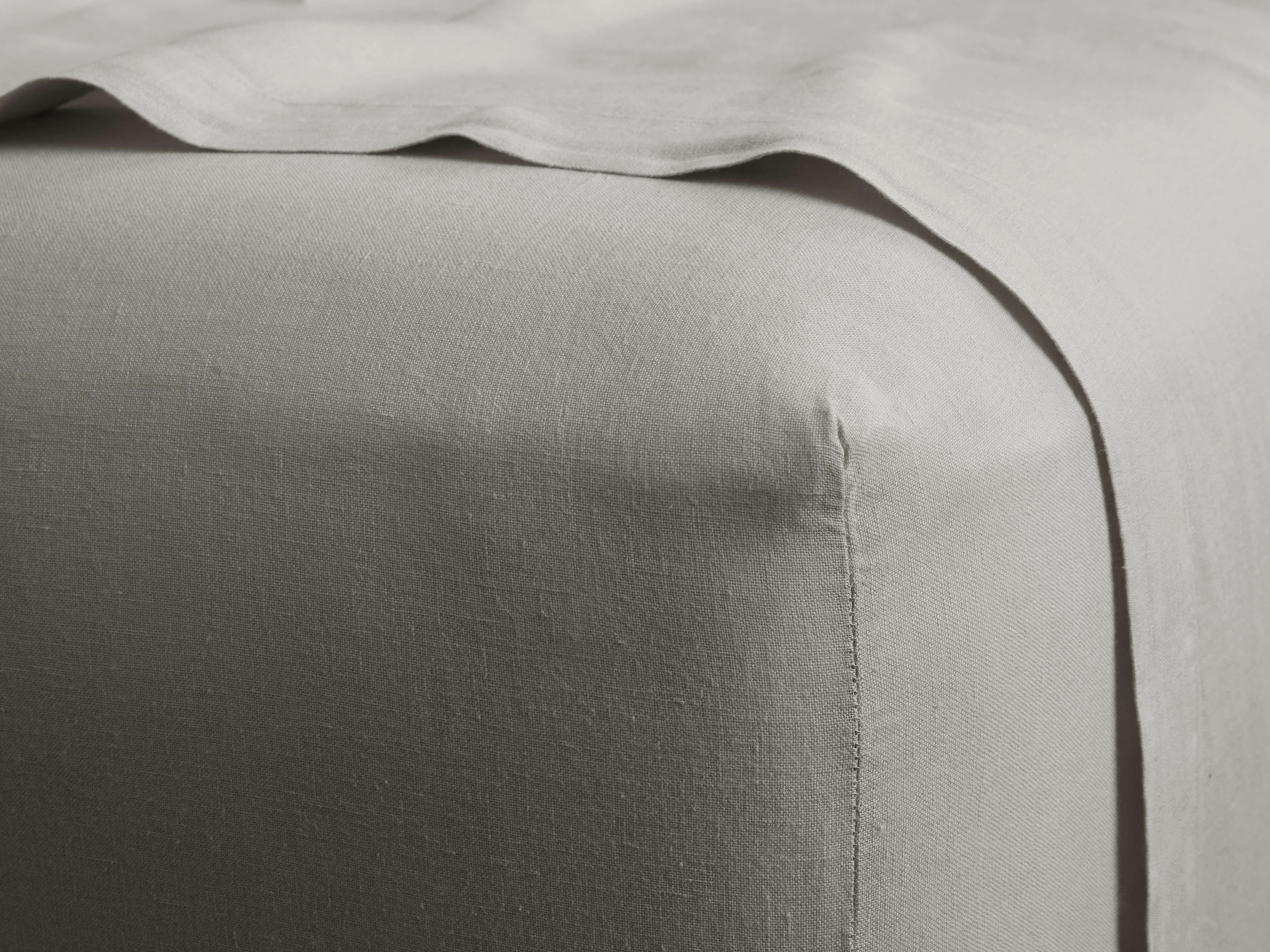 Italian Garment-Dyed Linen Fitted Sheet in Mist