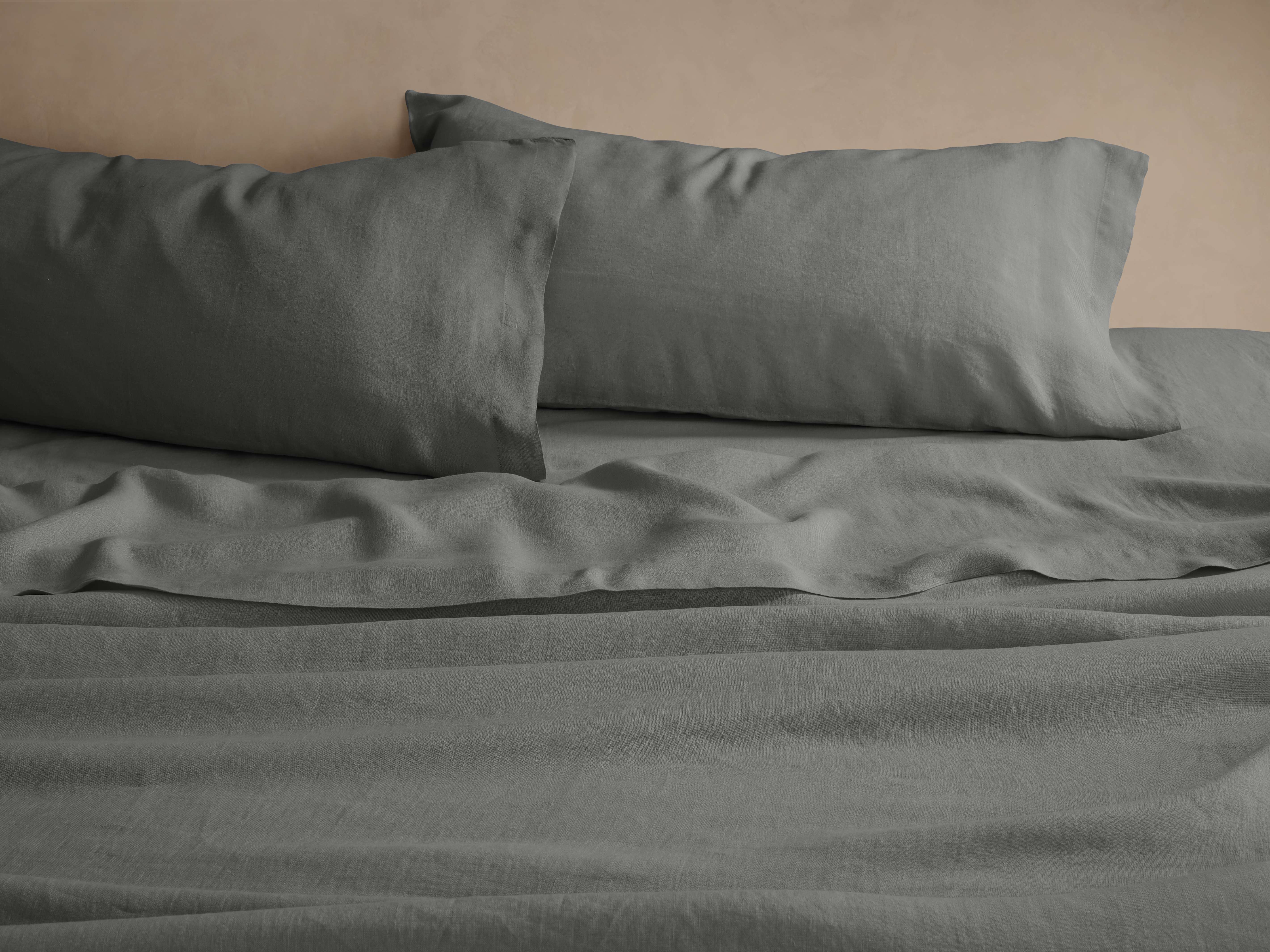 Italian Garment-Dyed Linen Queen Sheet Set in Charcoal