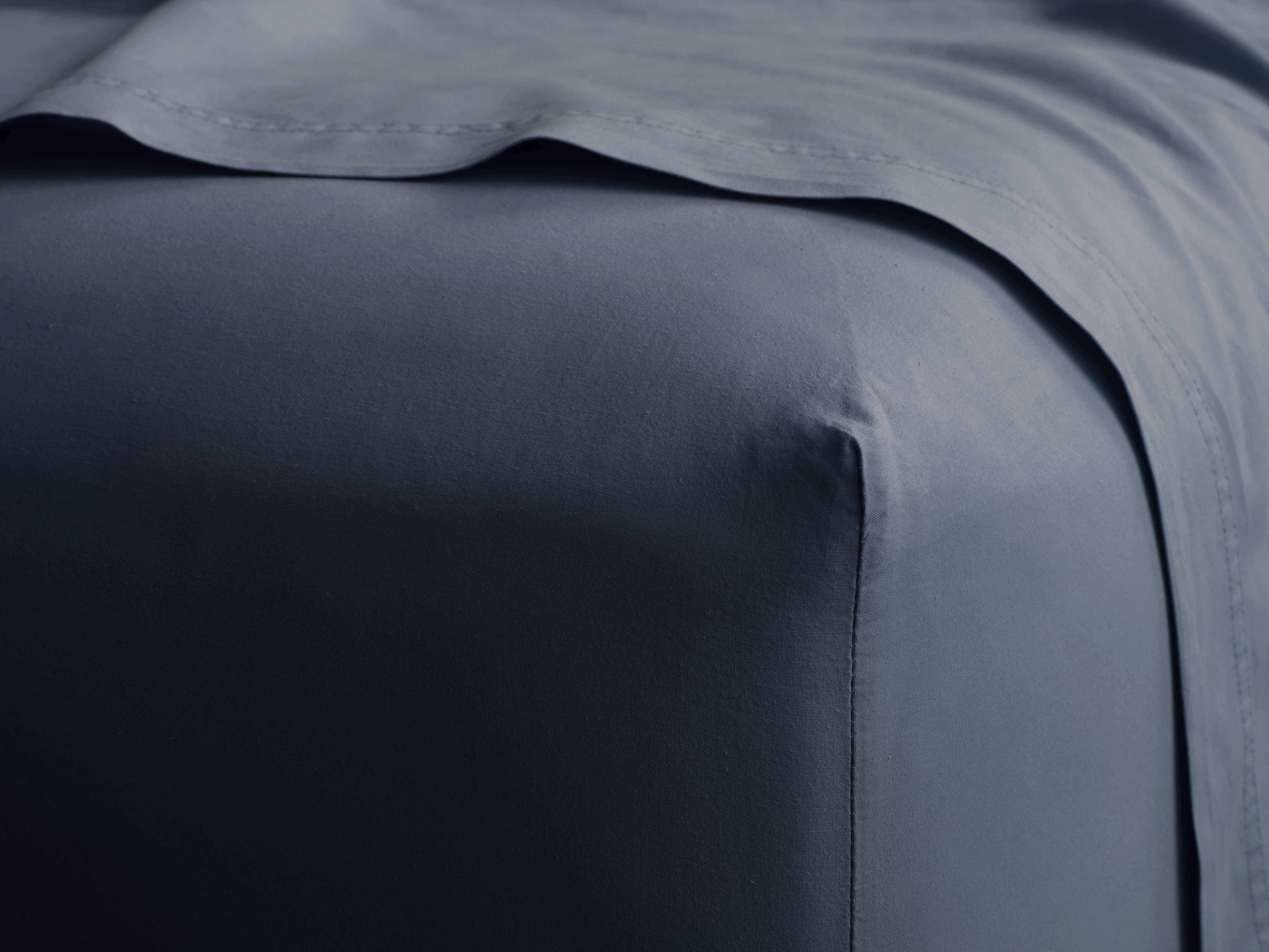Italian Garment-Dyed Percale Fitted Sheet in Indigo