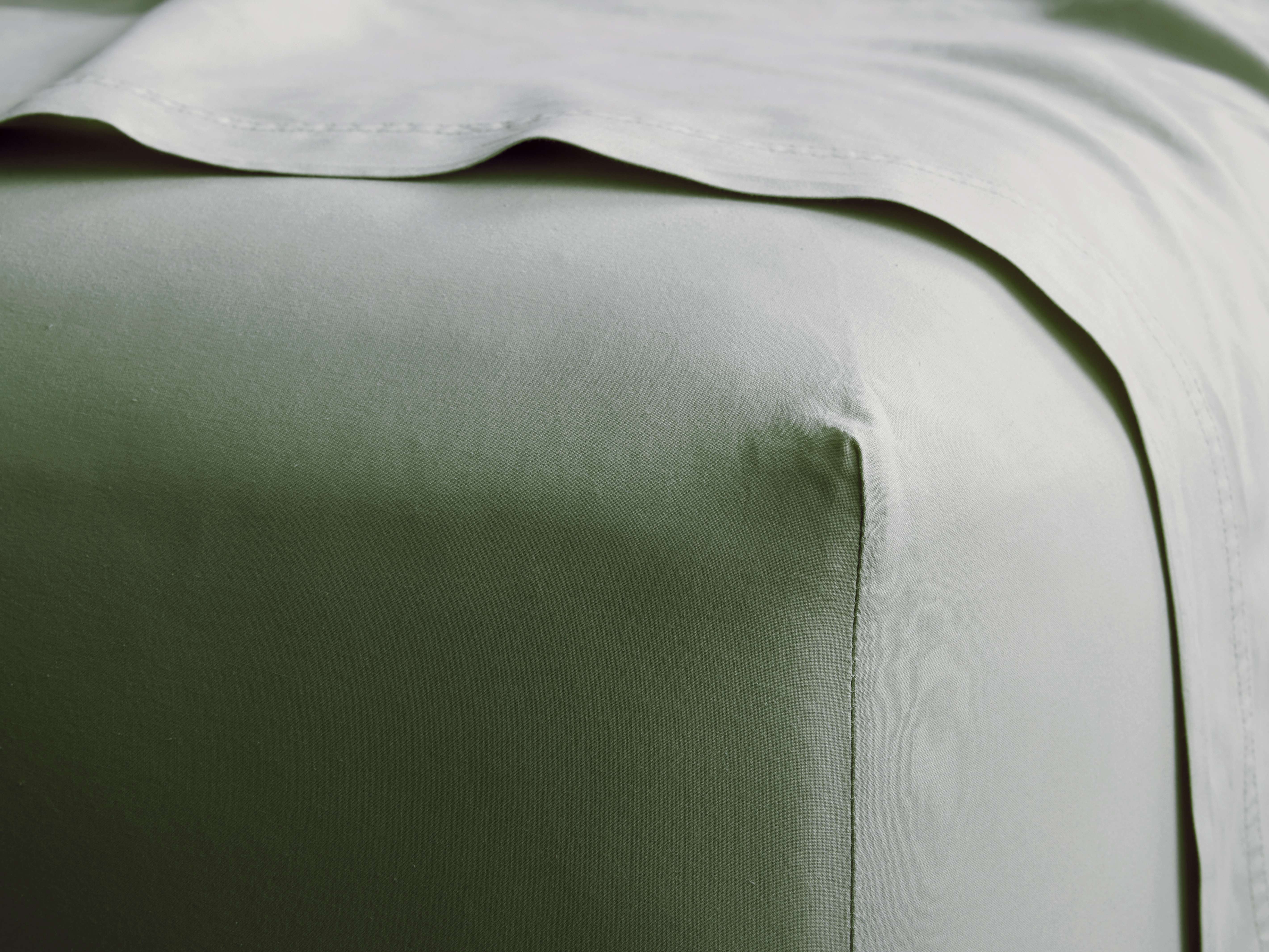 Italian Garment-Dyed Percale Fitted Sheet in Moss