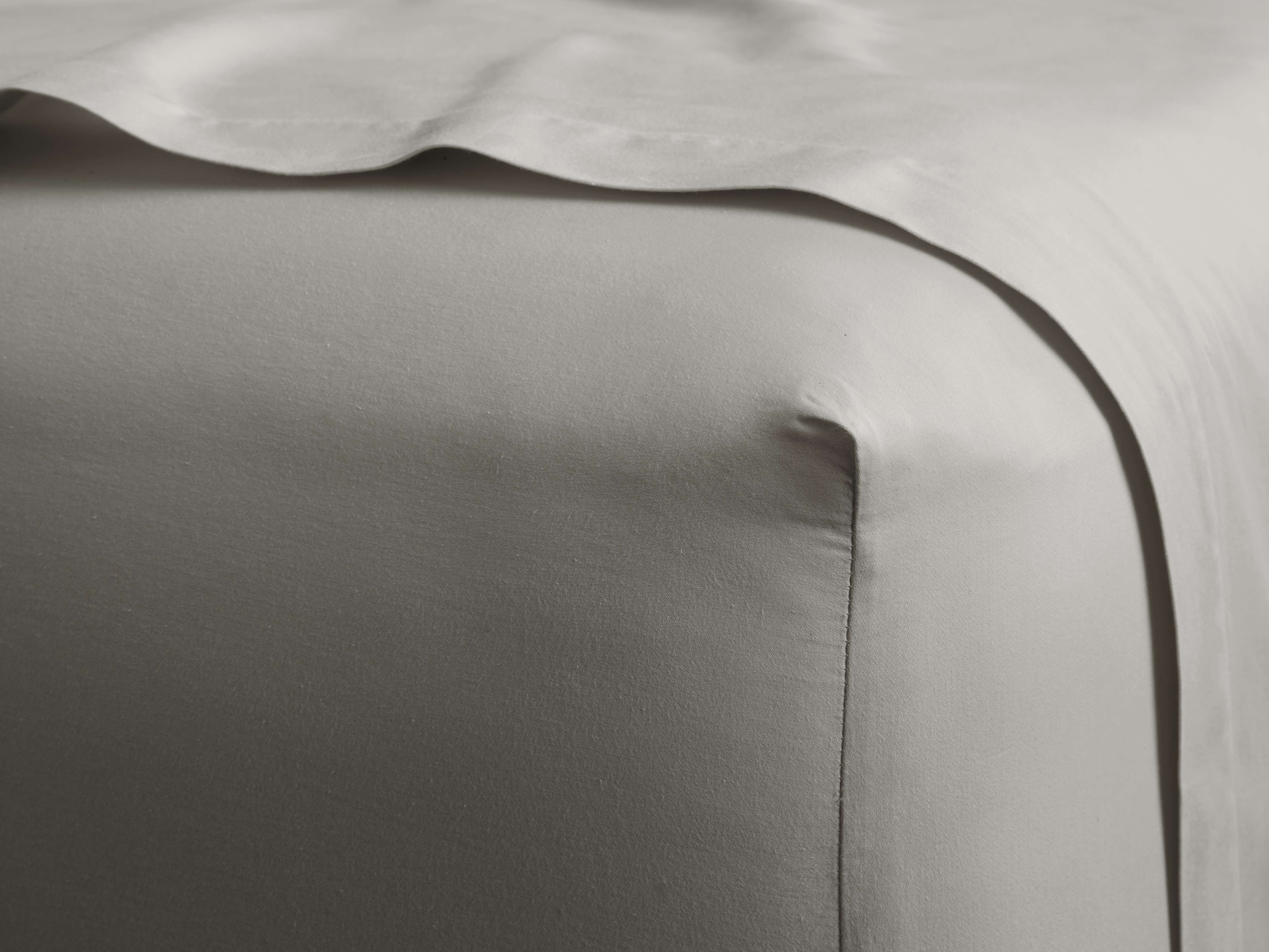 Italian Garment-Dyed Sateen Fitted Sheet in Mist