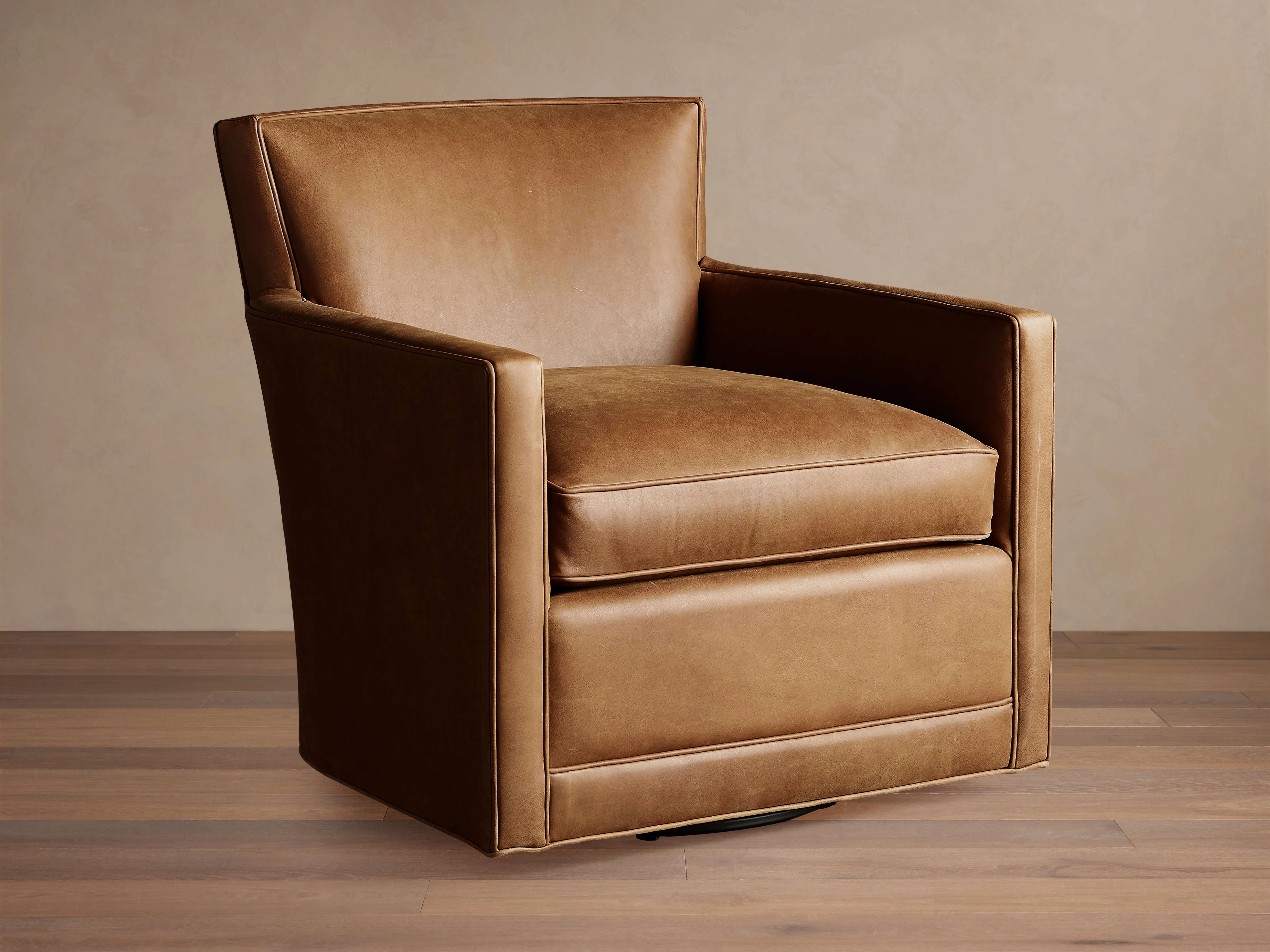 Rudy Leather Swivel Chair in Lukas Pecan