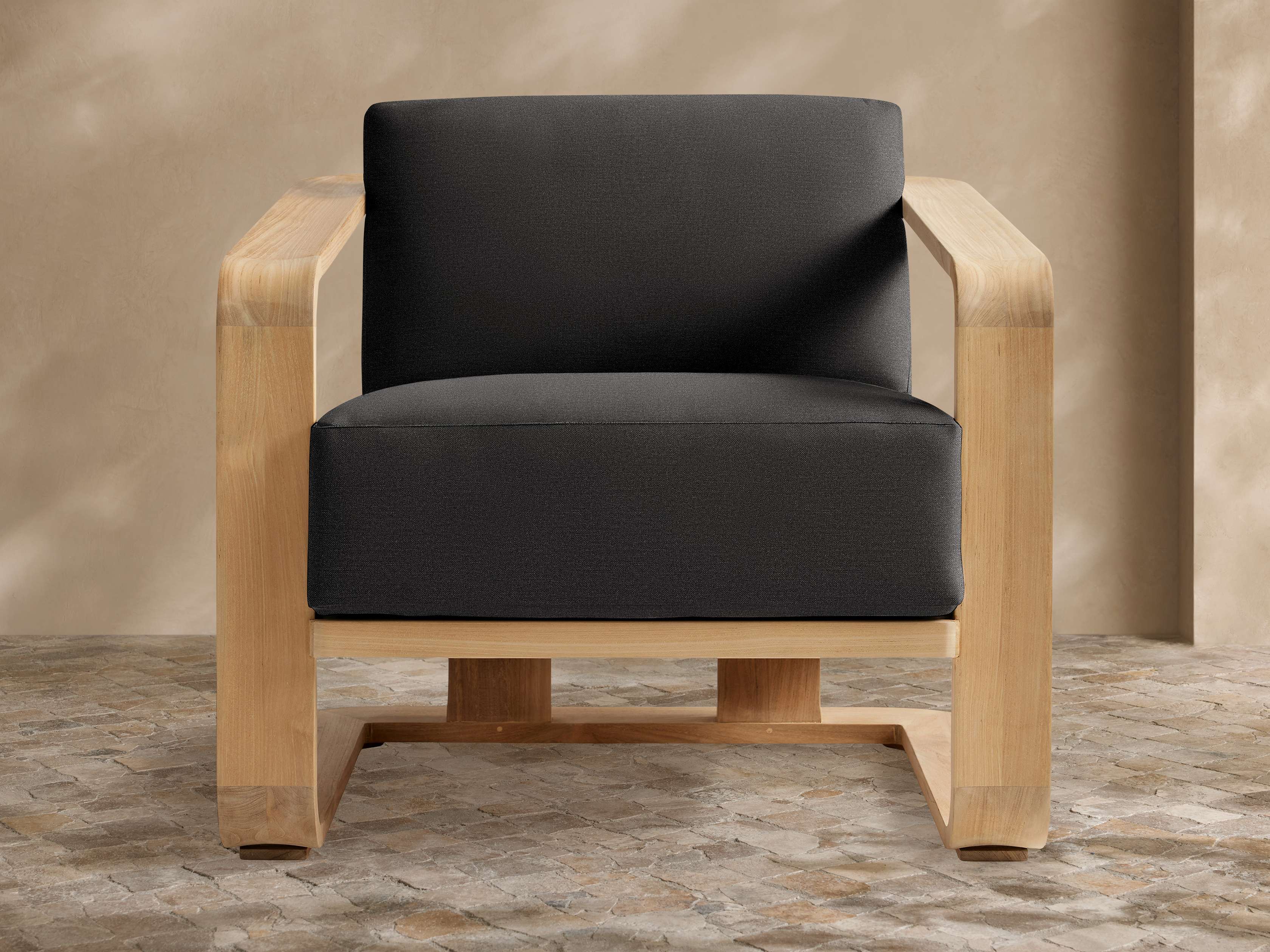 Sonoma Outdoor Lounge Chair in Rosemount Graphite
